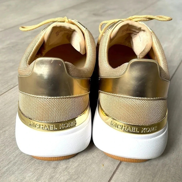 HP⭐️ MICHAEL KORS NWOT Amanda Mesh Gold Metallic Sneakers, Size 8 - Picture 7 of 9